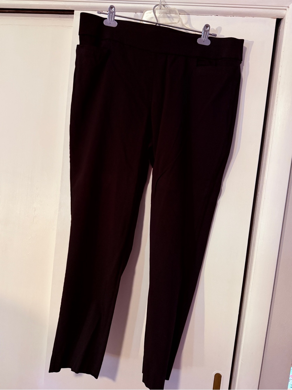 EVRI Black Cropped Ponte Ankle Pants